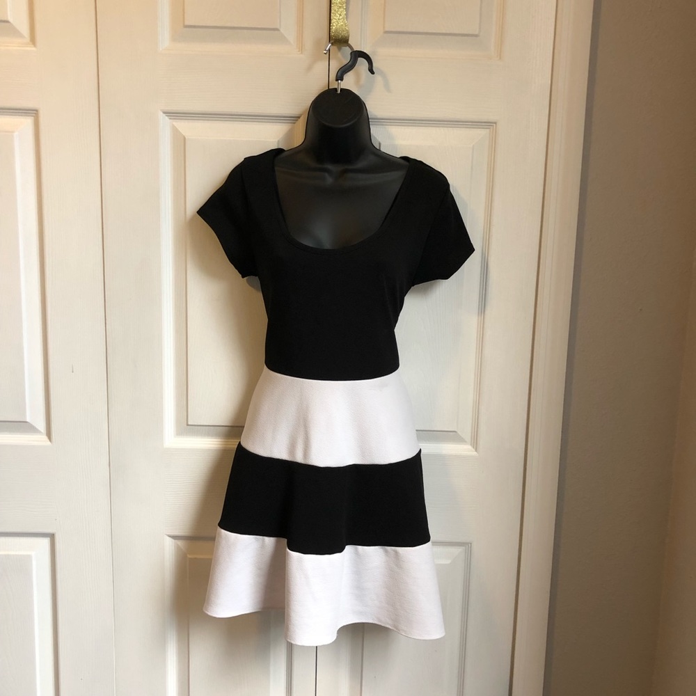 XL Black and white color block dress
